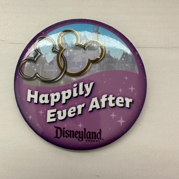 Disneyland‎ Happily Ever After Pin - Picture 1 of 3